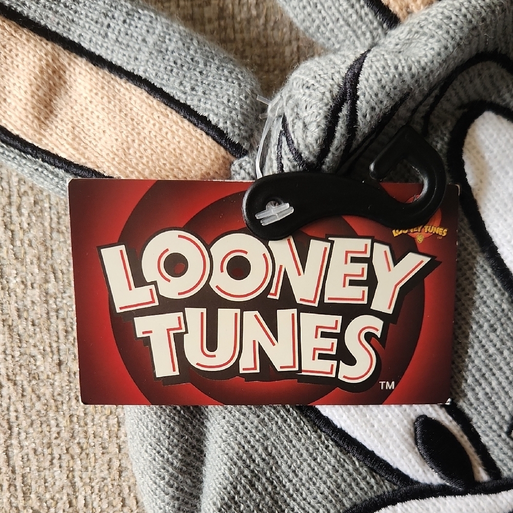 Warner Bros.◇ BUGS BUNNY 3D Knit Tobbogan Beanie Hat with Ears & Tassles ◇ NEW - Picture 3 of 5